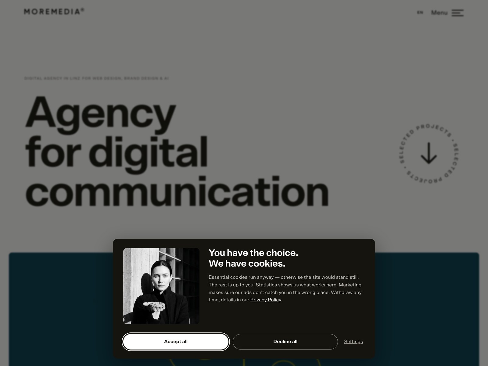 Cookie Consent Banner with Live Photo Swap
