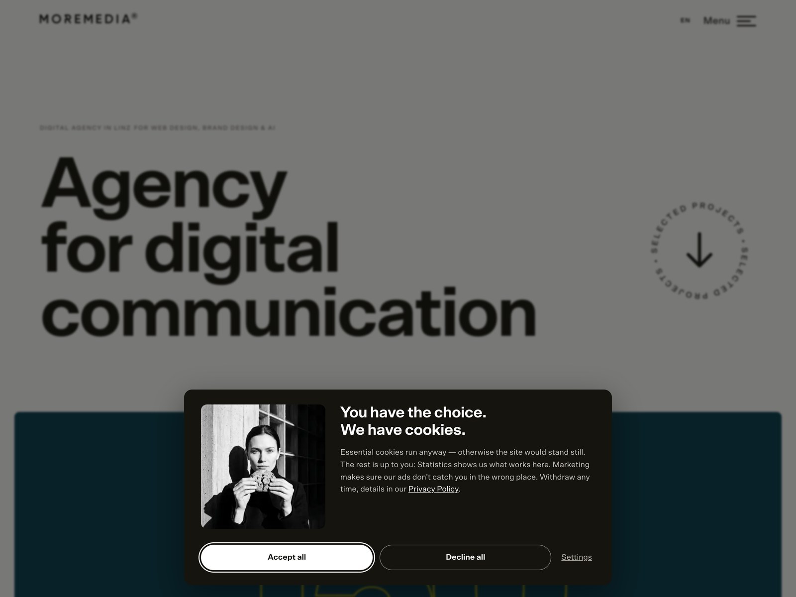 Cookie Consent Banner with Live Photo Swap